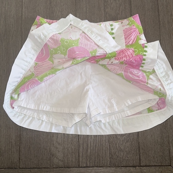 Lilly Pulitzer sand dollar and seashells Skort - Picture 3 of 8